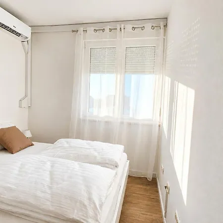 Deluxe Harbor Apartmán